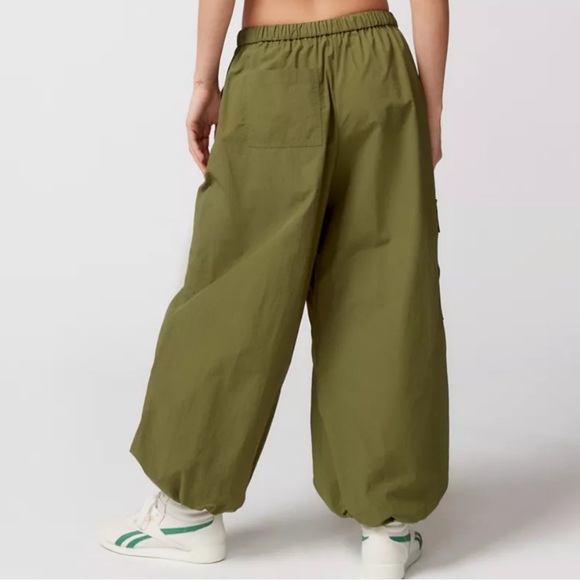 UO Jana 2023 Nylon Ballon Pants Sz Small , NIP BRAND NEW SOLD OUT 💕 - Picture 2 of 11